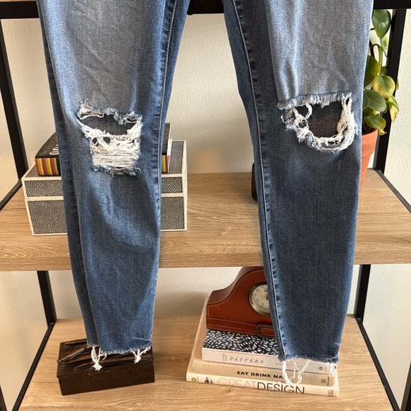 Good American Good Legs Mid-Rise Distressed Skinny Ankle Jeans, 8 / 29 - Picture 3 of 8